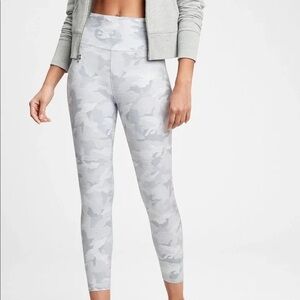 GAP Light Gray Camo High-Waist Leggings